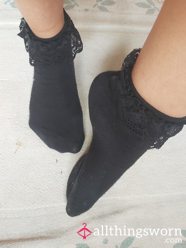 ***READY*** Black Frilly Ankle Socks