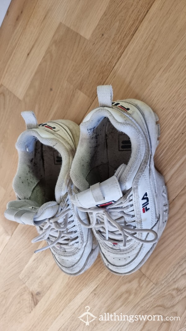 Really Stinky Fila Shoes (Size 5.5)