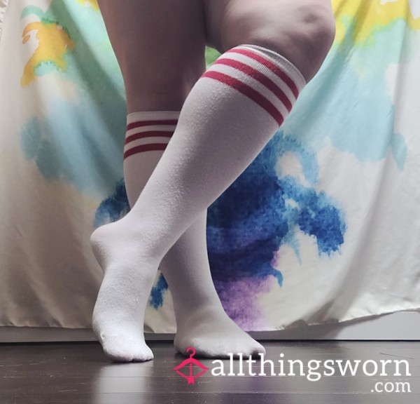 Red Stripe Top White Tube Socks