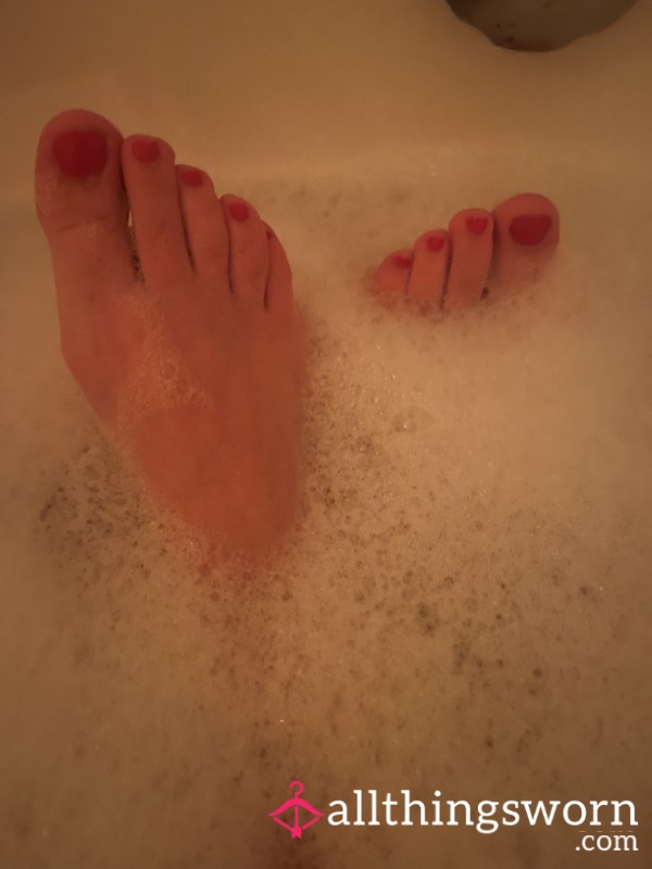 Red Toes In The Bathtub