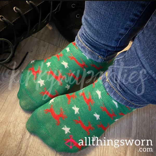 Reindeer On Green Ankle Socks - Includes 2-day Wear & U.S. Shipping