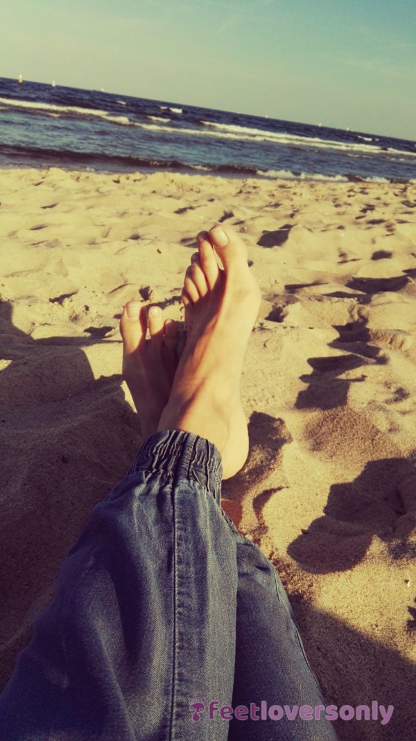 Sandy Soles & Sunlit Toes – Beach Bliss Awaits! LIMITED OFFER!