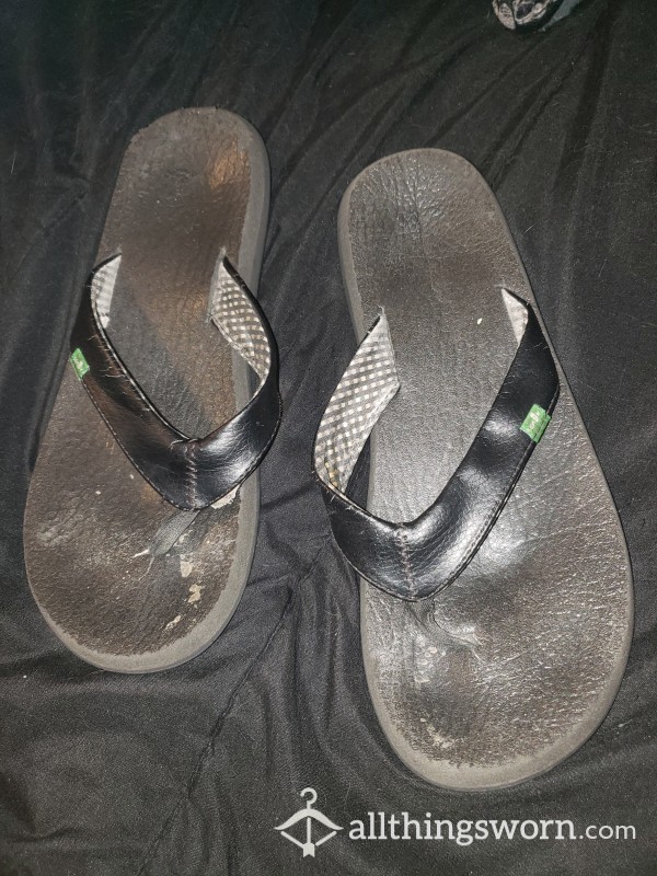 Sanuk Flip Flops Size 10 Black Well Worn