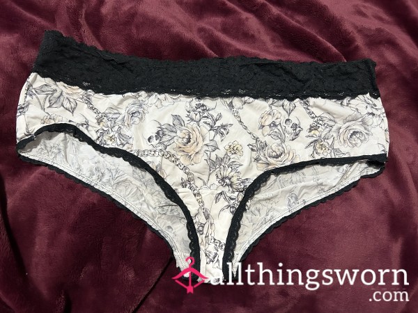 ~SATIN FLor*l SKULL WHITE & LIGHT PINK LACE TRIM CHEEKY PANTY~