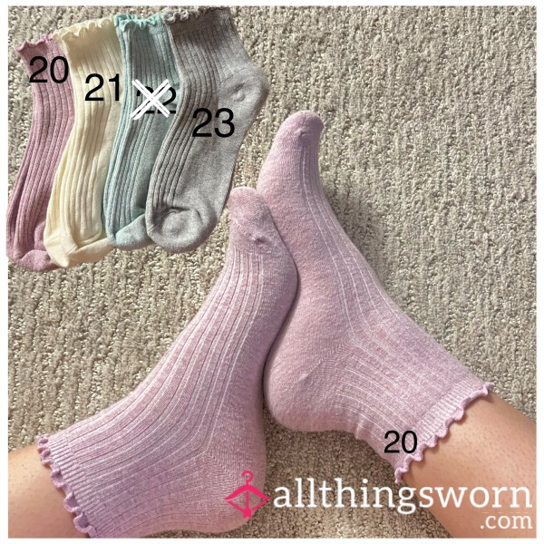 Scalloped Crew Socks