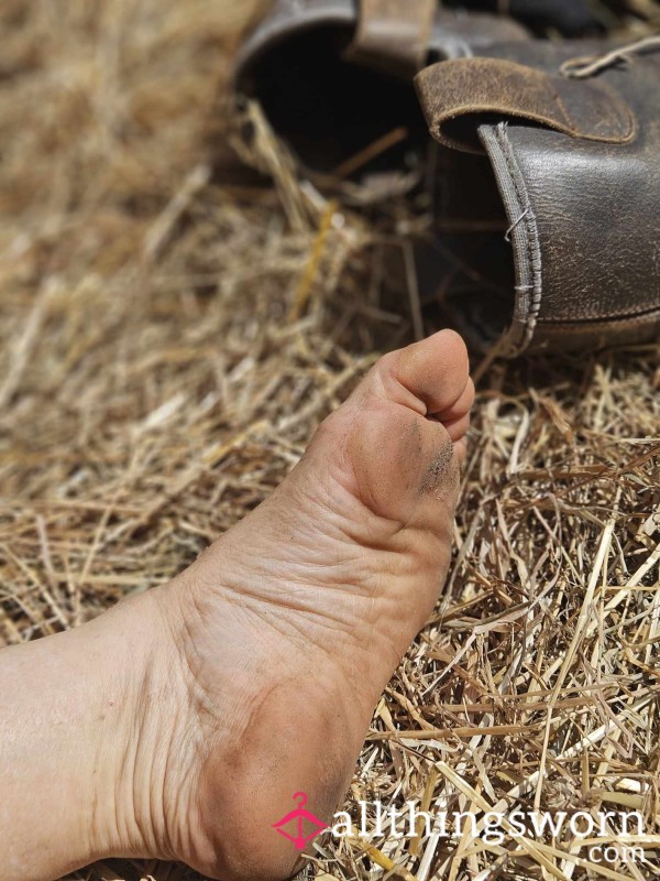 Series Of Ten Filthy Farm Girl Pics. Feet In Boots, Socks And Naked