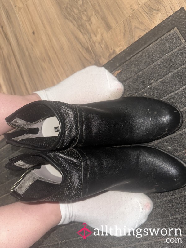 S**y Black Boots With A Little Bit Of Wedge