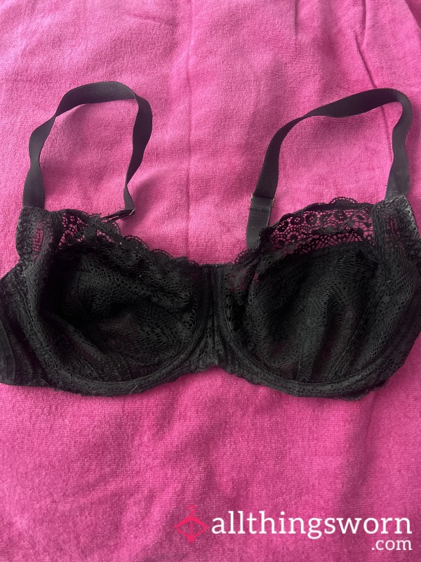 S**y Black Bra