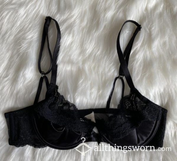 S**y Black Bra With Opened Cup