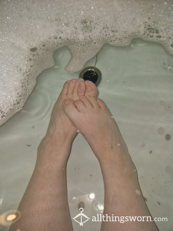 S**y Barefoot Feet Pics