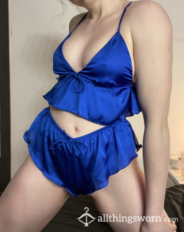 S**y In Blue Lingerie Before Bed