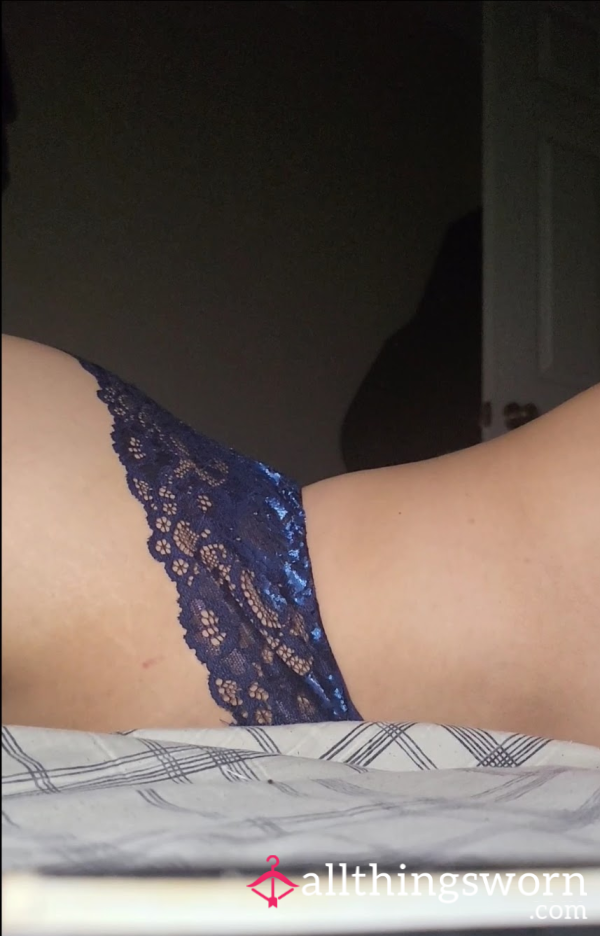 S**y Morning Stretch In Crotchless Lingerie