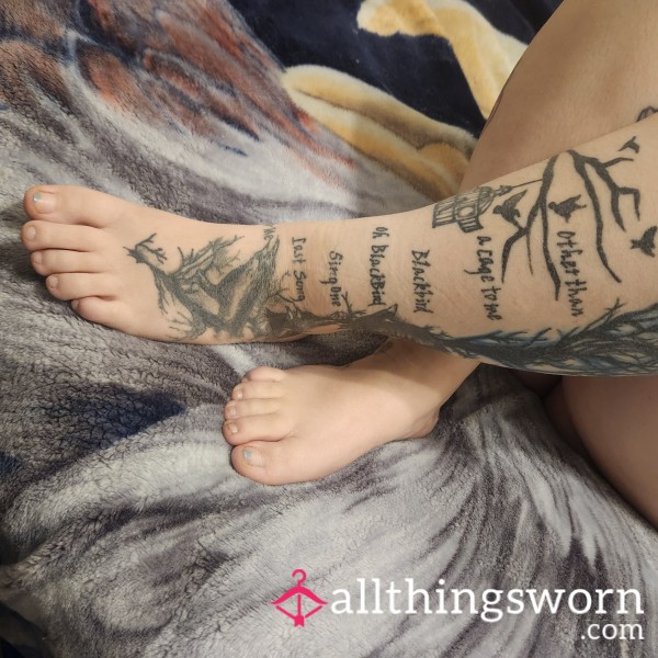 S**y Pregnant Feet Pic With Tattoo