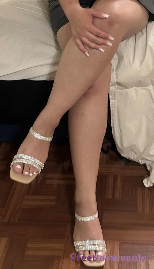 S**y Sparkly Heels + Cute Toes 😏