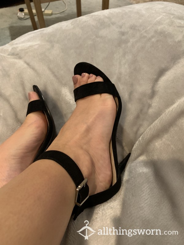 S**y Suede Black Heels 👀