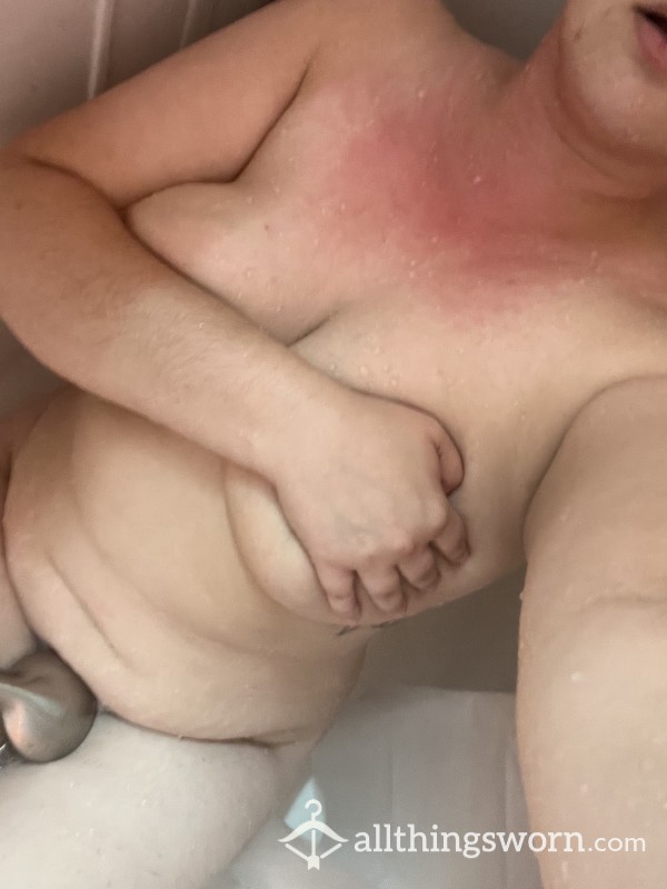 S**y Sunday Shower…7 Pics With Feet And Tits