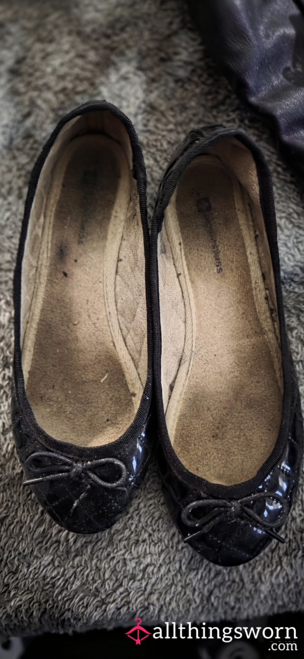 S**y Well Worn Black Ballet Flats