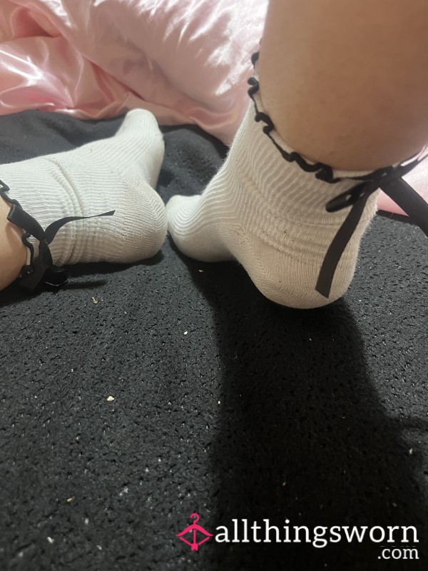 S**y White Ankle Socks With Pretty Black Bows 🖤🎀