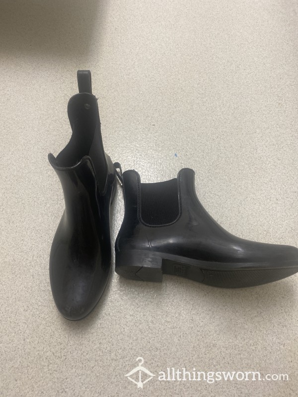 Short Black Rubber Boots