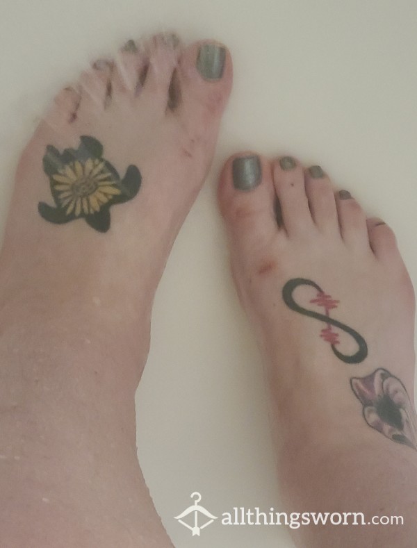 Short Clip- Shower Feet Play