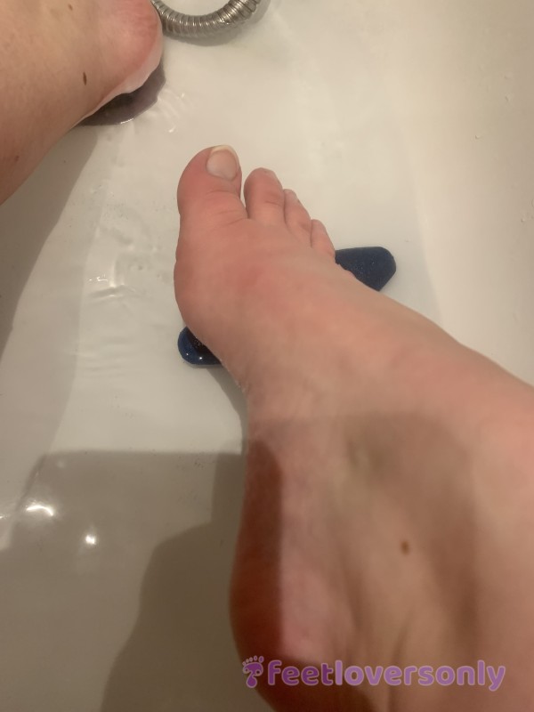 Short S**y Toe Bath Fun 😘