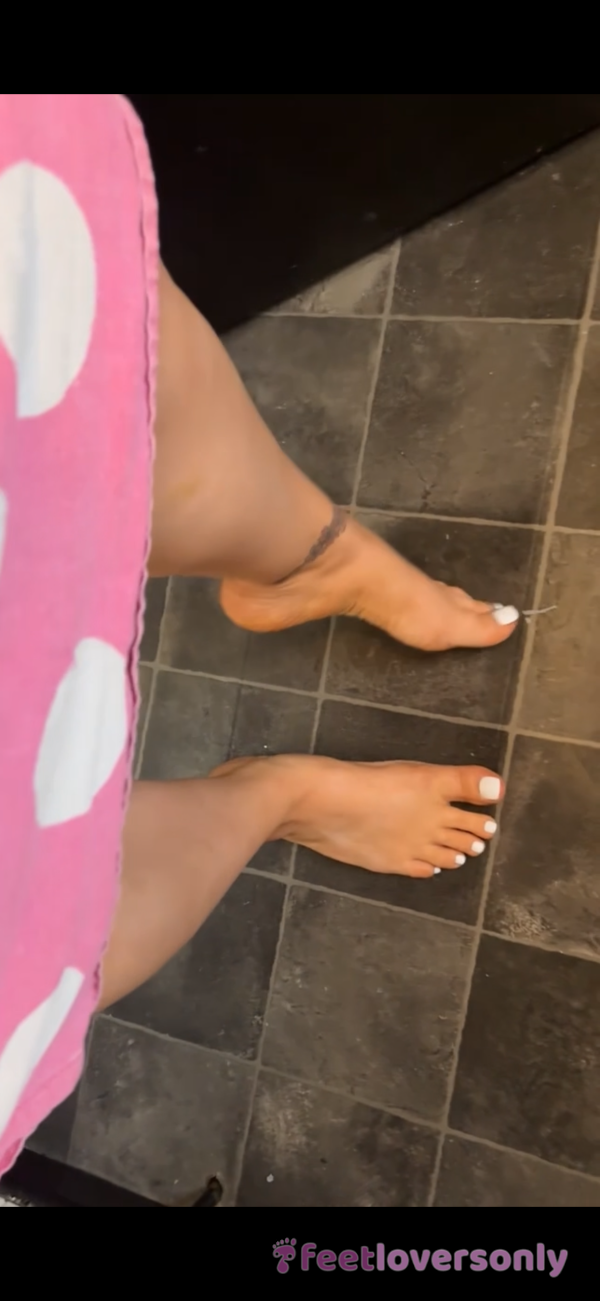 Short&sweet Video Of My Tanned Legs And White Toes Just Straight Out The Steamy Bath 🤤