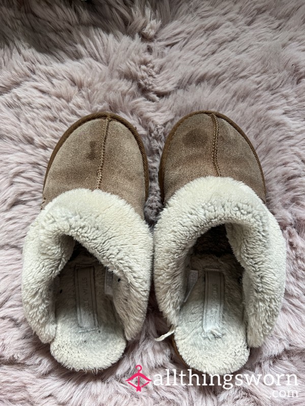 SIZE 4 DIRTY JACK WILLS SLIPPERS