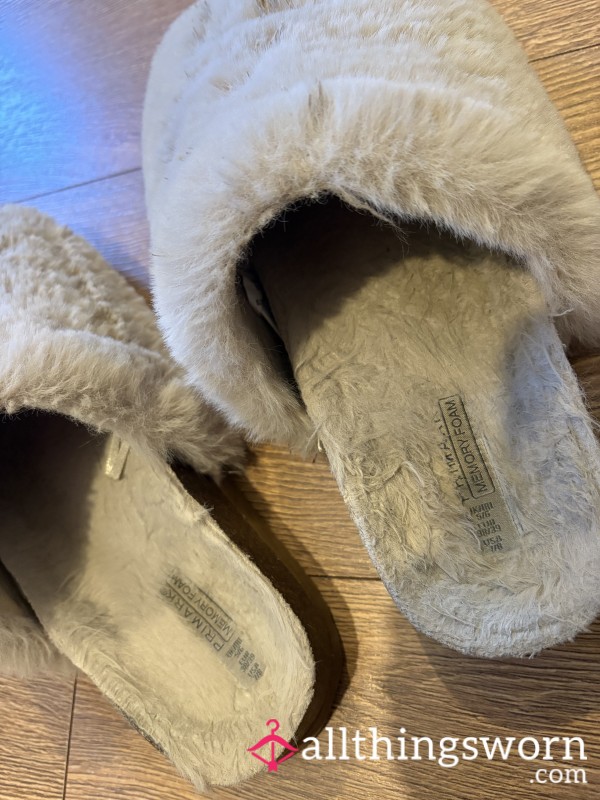 Size 5 Dirty, Smelly, Fluffy Slippers😩😍