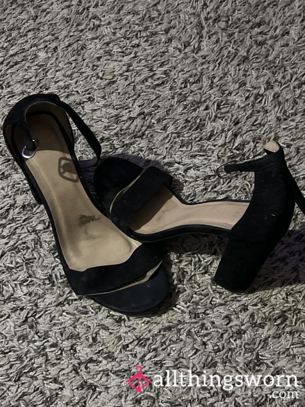 Size 6 1/2 Black Heels 💌