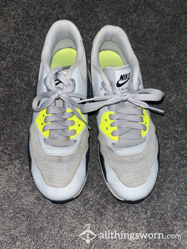 Size 7 Well Worn Nike Sneakers