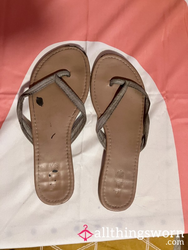 Size 8 Well Worn Charlotte Russe Gray Thong Flat Sandal