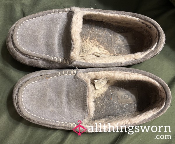 Size 9 Well Worn Dirty Ugg Slippers