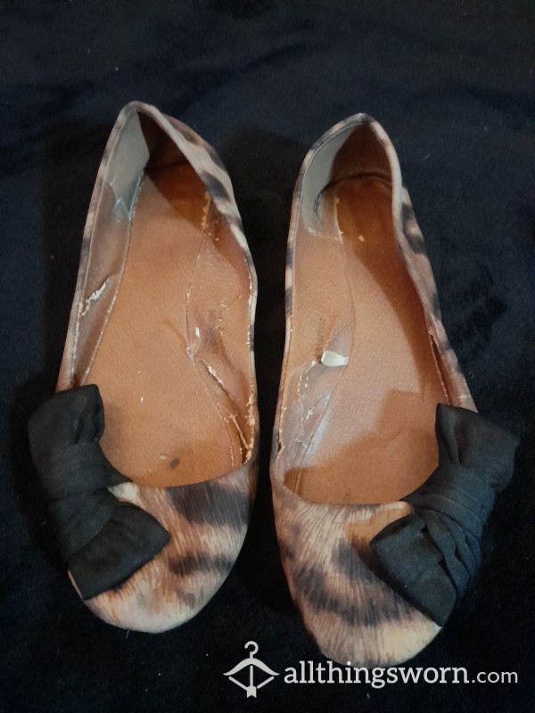 Size UK 4 Flat Heavy Worn Animal Print Pumps With Black Bow