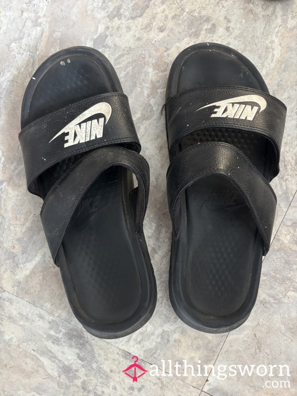 Size8/9 Dirty Old Sandal