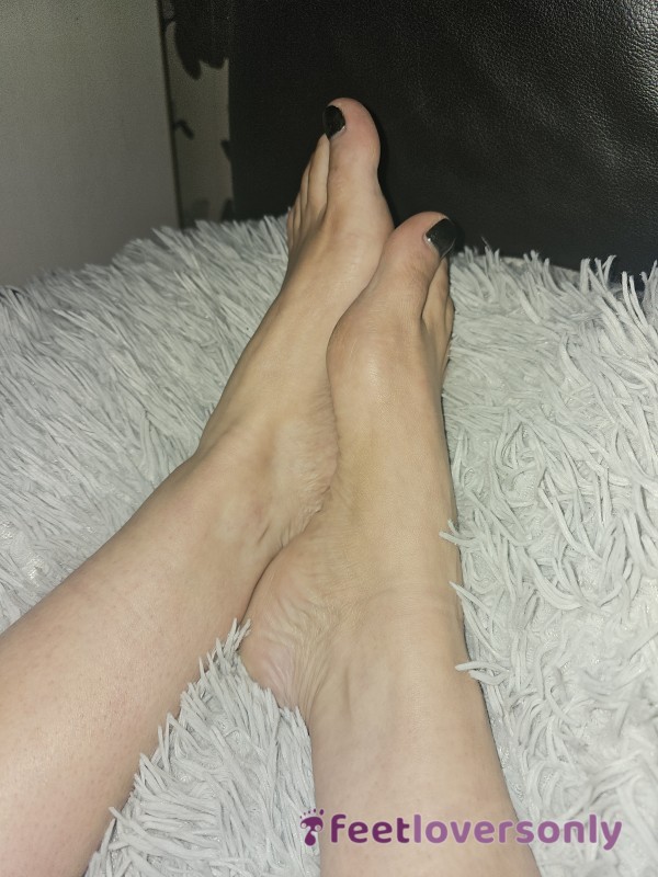 Slender Slim Feet Naughty Or Nice Your Choice