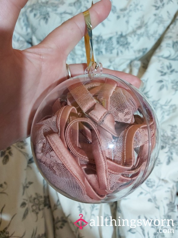 Smelly Delicious Lingerie Set In A Bauble!