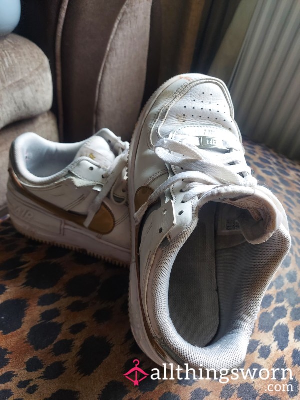 Smelly Nike Air Force 1