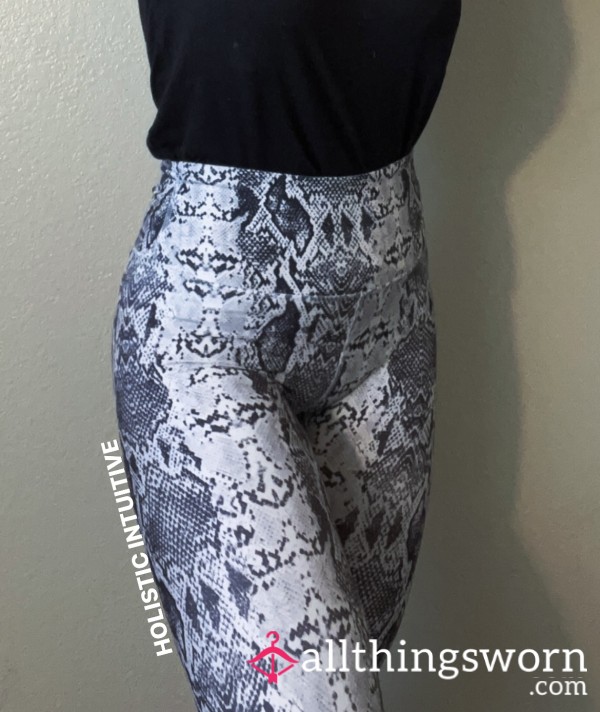 Smelly Snake Skin Yoga Pants