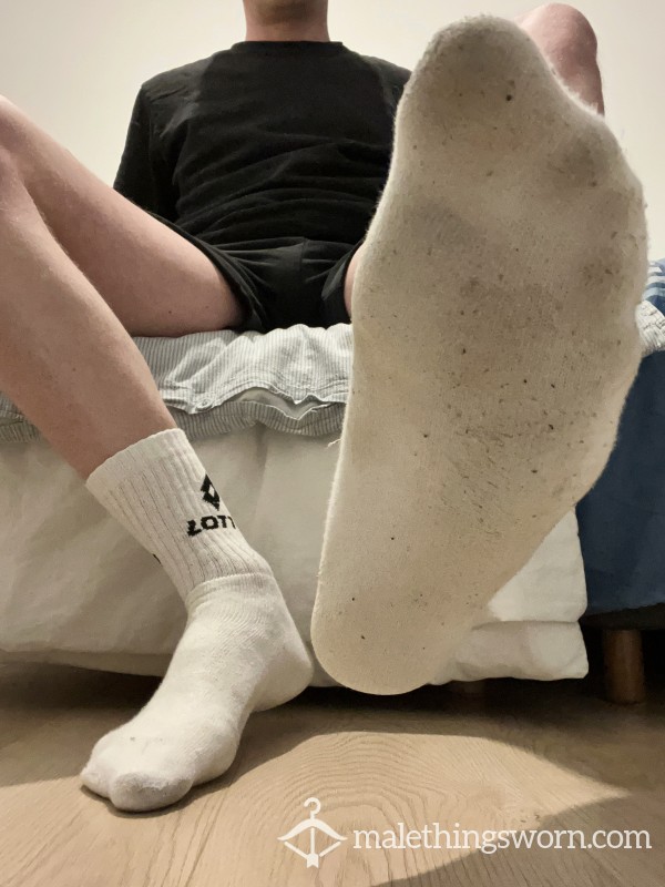 Smelly, Sweaty White Socks 🧦