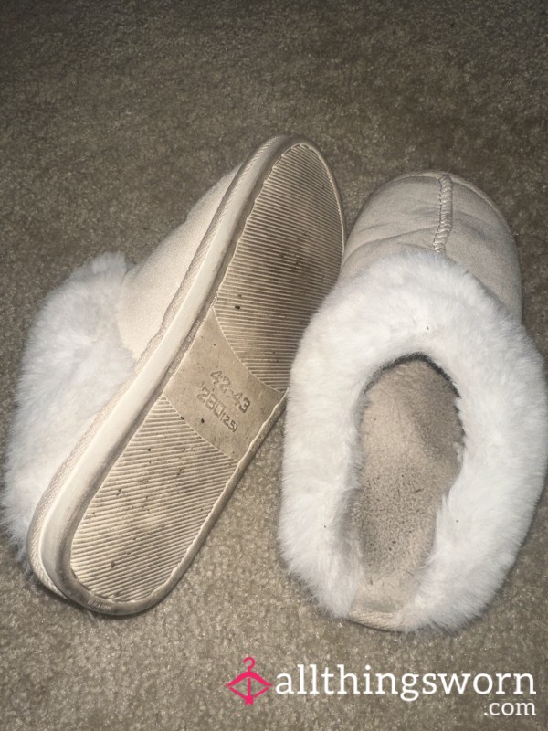 SMELLY White Slippers