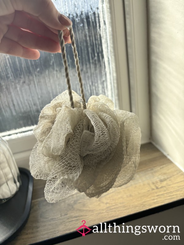 Soaked & Scrubbed: My Well-Loved Loofah 🛁💦