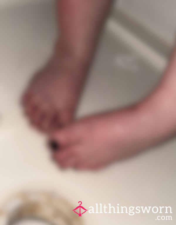 Soaked & Seductive – Wet Feet In The Shower