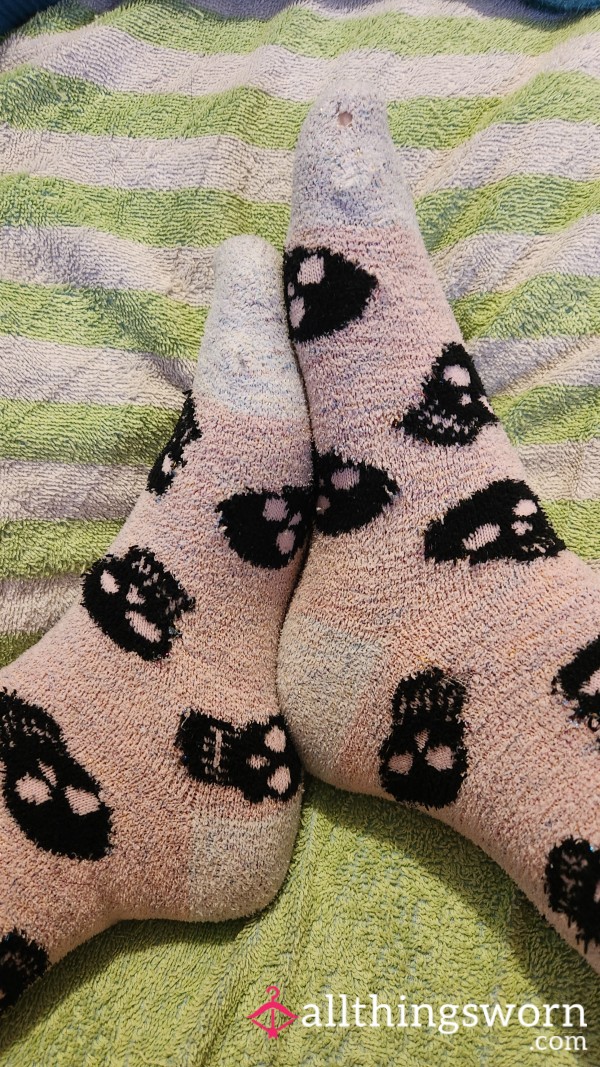 Soft, Fuzzy Skull Socks