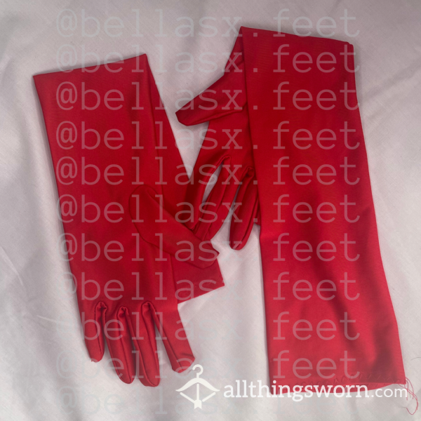 SOFT RED GLOVES