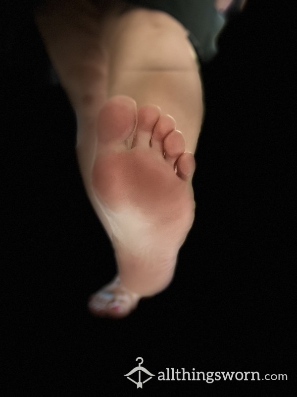 Soles Of My Petite Feet 🦶🏻