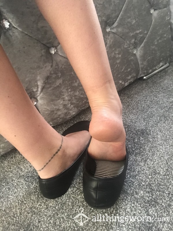 Soles In Black Flats, Tip Toe, Arch, Heel 👸👣