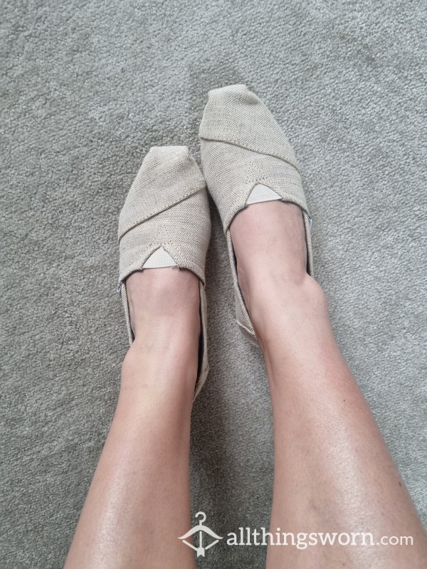 Sparkly Beige Toms Size 5