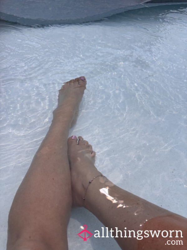 Special!!!! 5 Pics For One Price… Very Cute Feet Pics In Water And Bubbles,