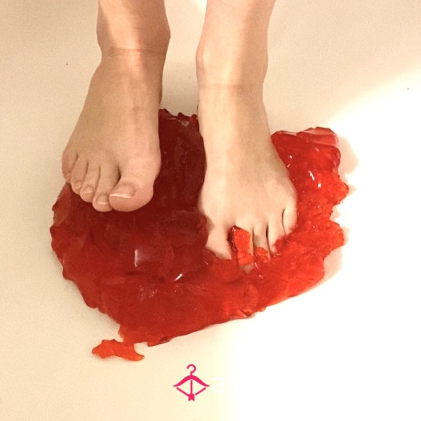 Squishing Jello Between My Toes Makes Me So Horny