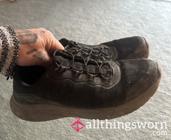 STINKIEST SHOES EVER! (Daddys Work Shoes) 🤢